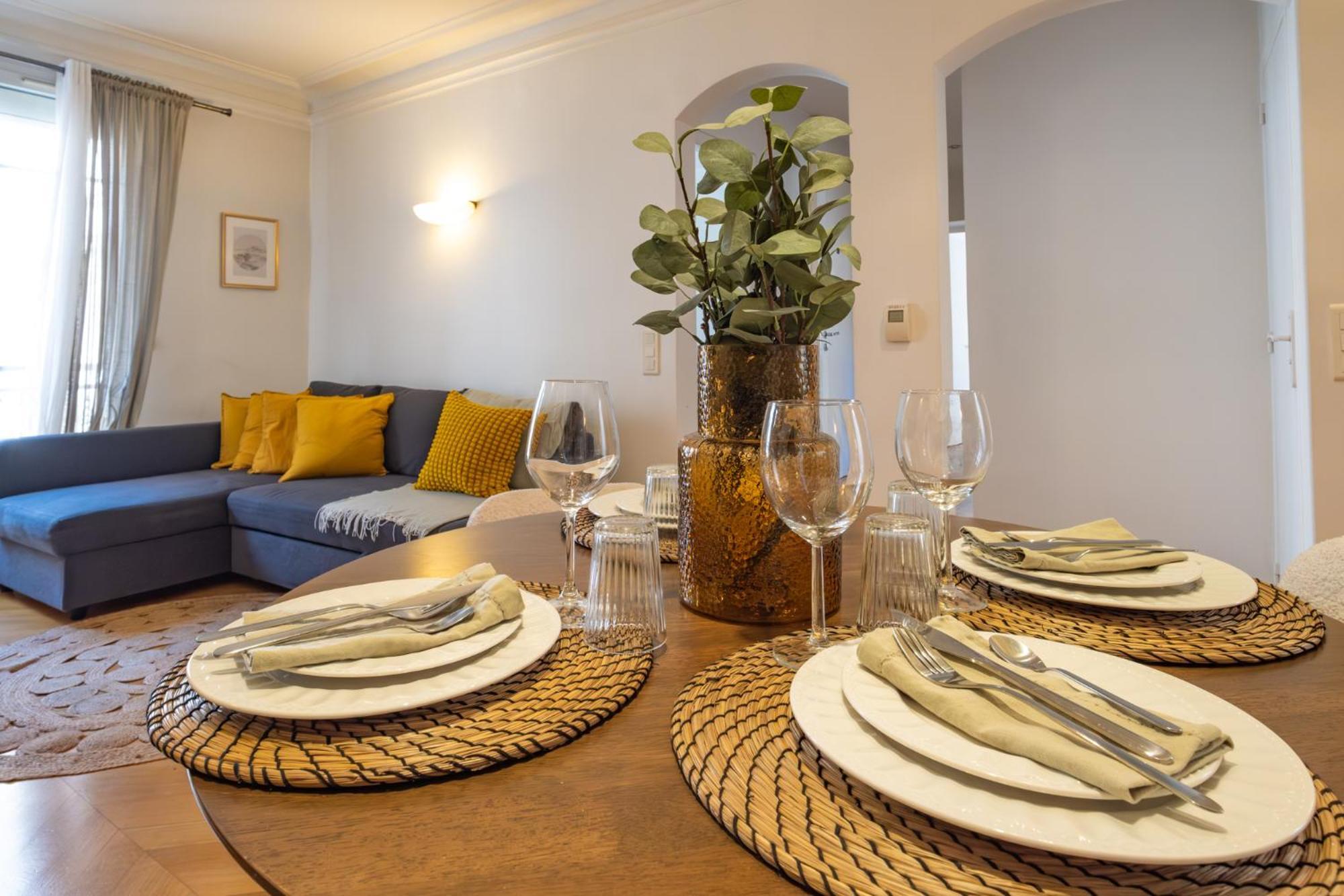 Spacious Apartment For 6 People Париж Екстериор снимка